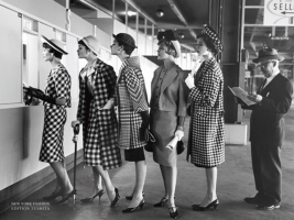 schwarz-weiss/ Colourlight