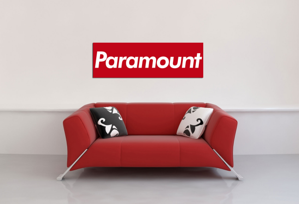Paramount - Poster - Wandposter roter Hintergrund